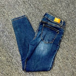 Tahari classic skinny jeans